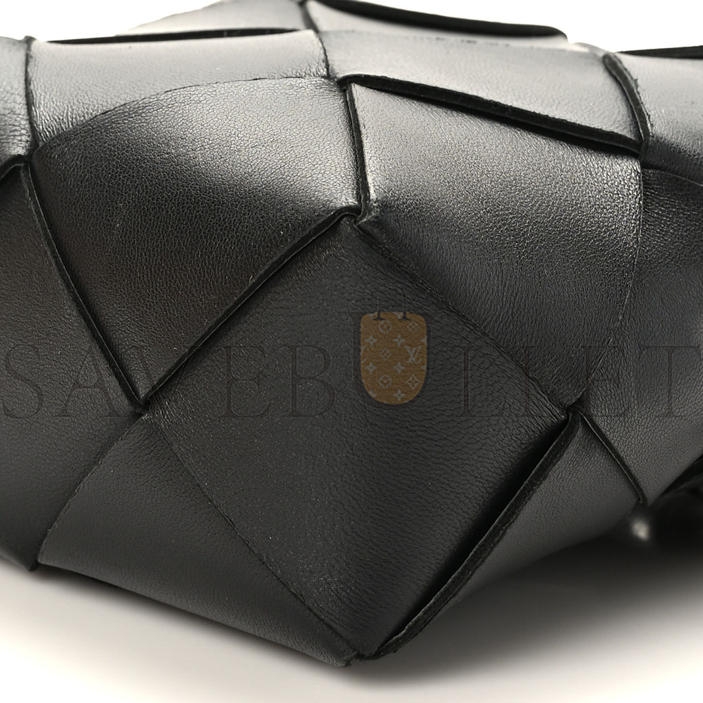 BOTTEGA VENETA LAMBSKIN MAXI INTRECCIATO MINI CASSETTE CAMERA BAG BLACK (15*14*7cm)